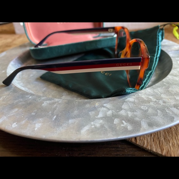 New unisex Gucci sunglasses - Picture 3 of 8